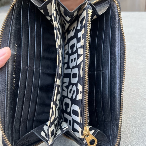 Marc by Marc Jacobs soft leather zippy motorcycle wallet, gold hardware - Picture 8 of 8